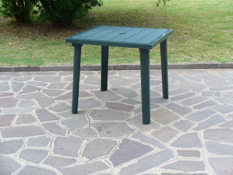TAVOLO RESINA ART.59C CM. 80X80 VERDE