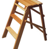 SGABELLO IN LEGNO A 3 GRADINI